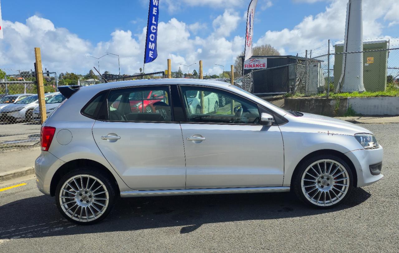 2011 Volkswagen Polo thumbnail
