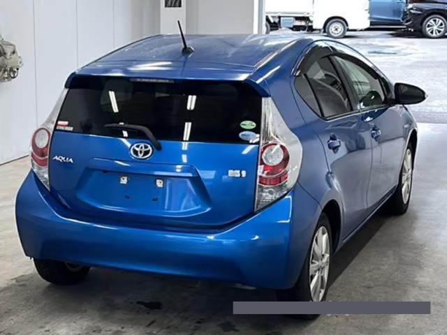 2014 Toyota Aqua thumbnail