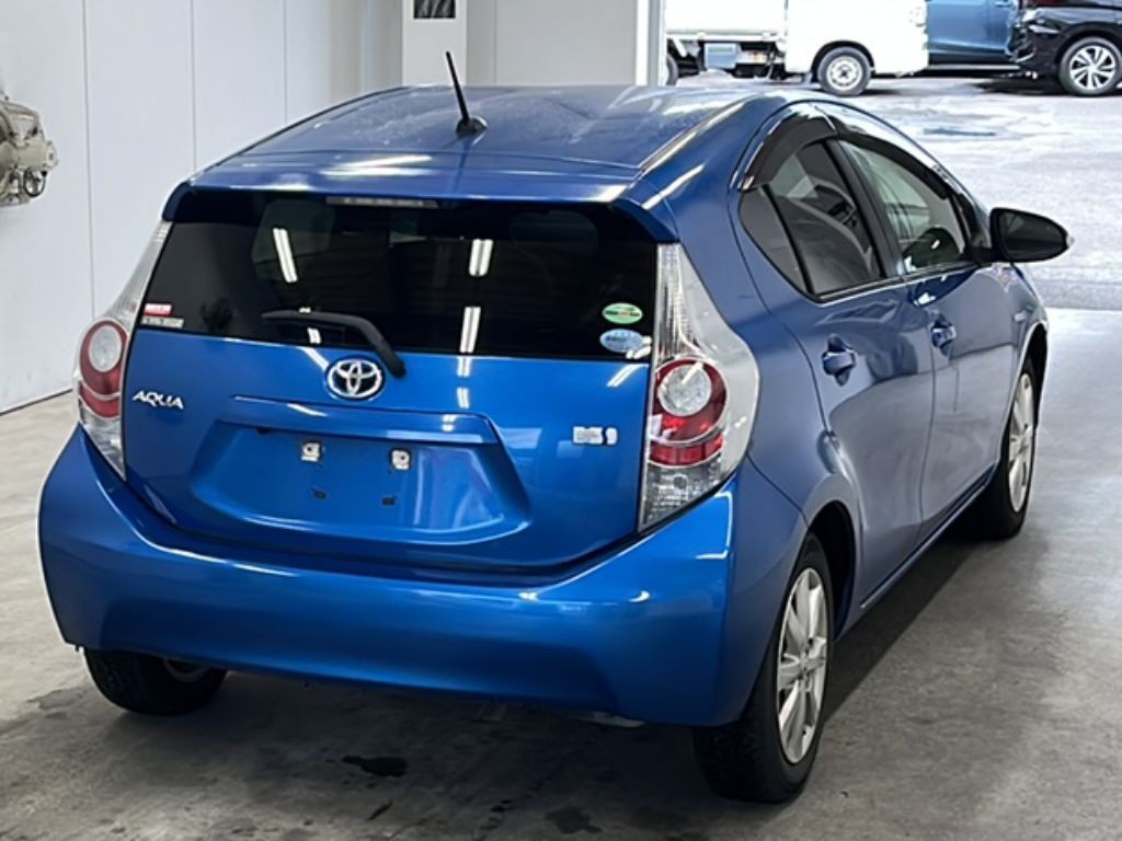 2014 Toyota Aqua thumbnail