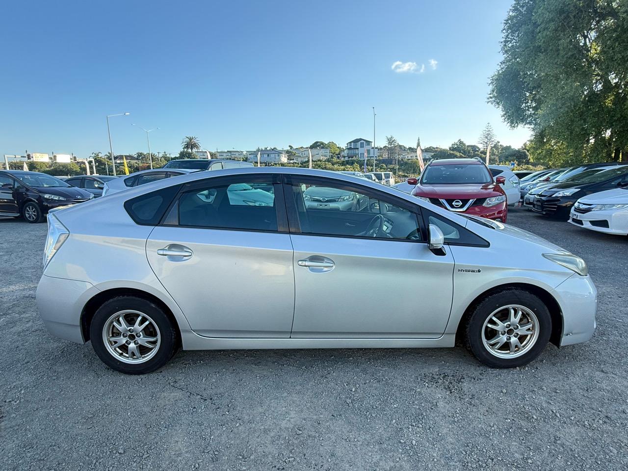 2013 Toyota Prius thumbnail