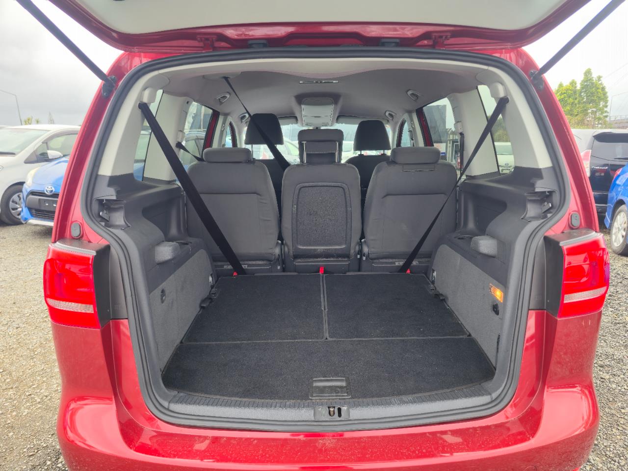 2011 Volkswagen Touran thumbnail