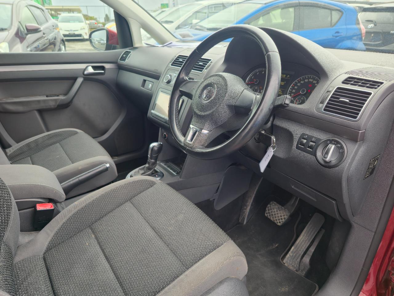 2011 Volkswagen Touran thumbnail