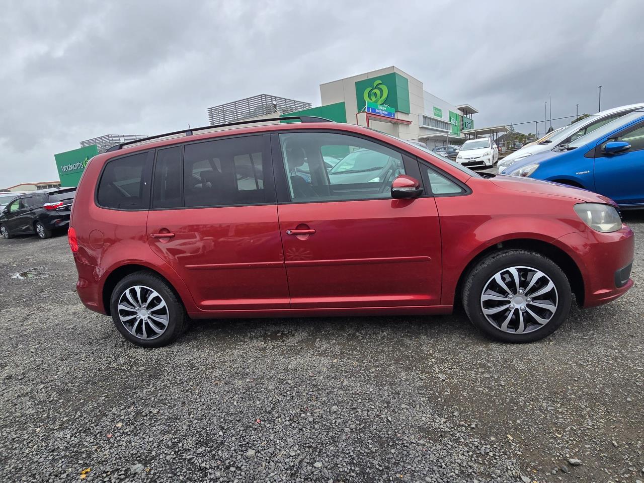 2011 Volkswagen Touran thumbnail