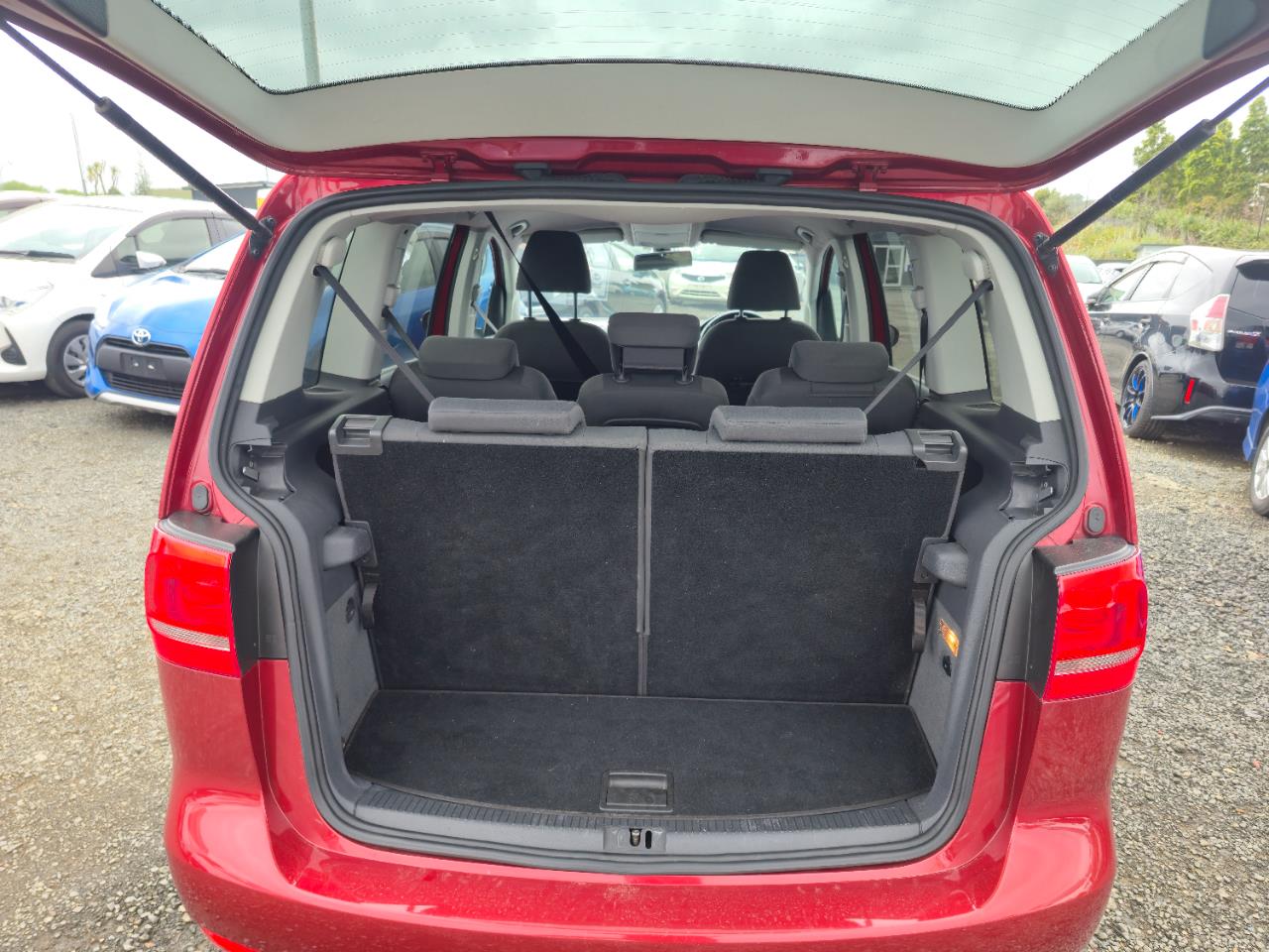 2011 Volkswagen Touran thumbnail