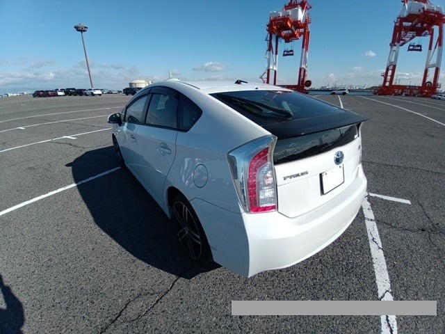 2013 Toyota Prius thumbnail
