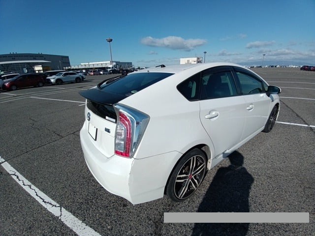 2013 Toyota Prius thumbnail