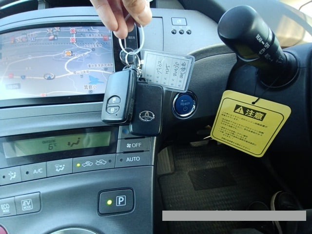 2013 Toyota Prius thumbnail