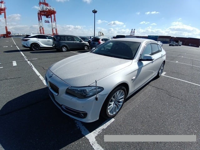 2015 BMW 5 thumbnail