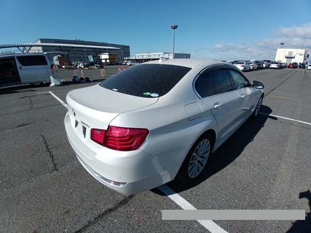 2015 BMW 5 thumbnail