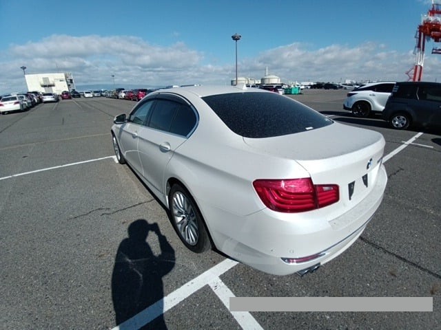 2015 BMW 5 thumbnail