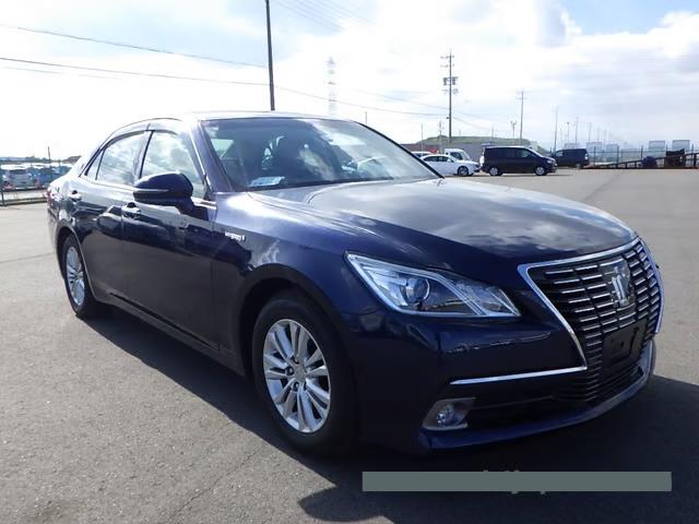 2014 Toyota Crown thumbnail