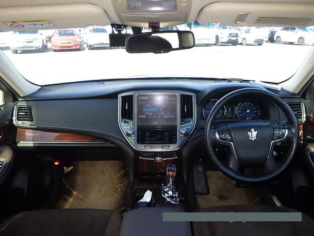 2014 Toyota Crown thumbnail