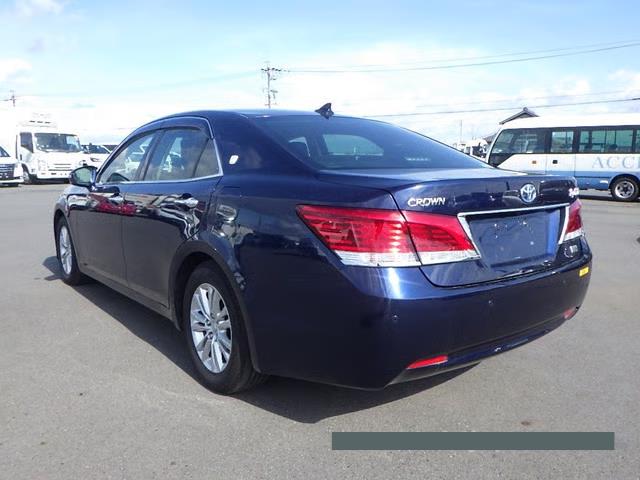 2014 Toyota Crown thumbnail