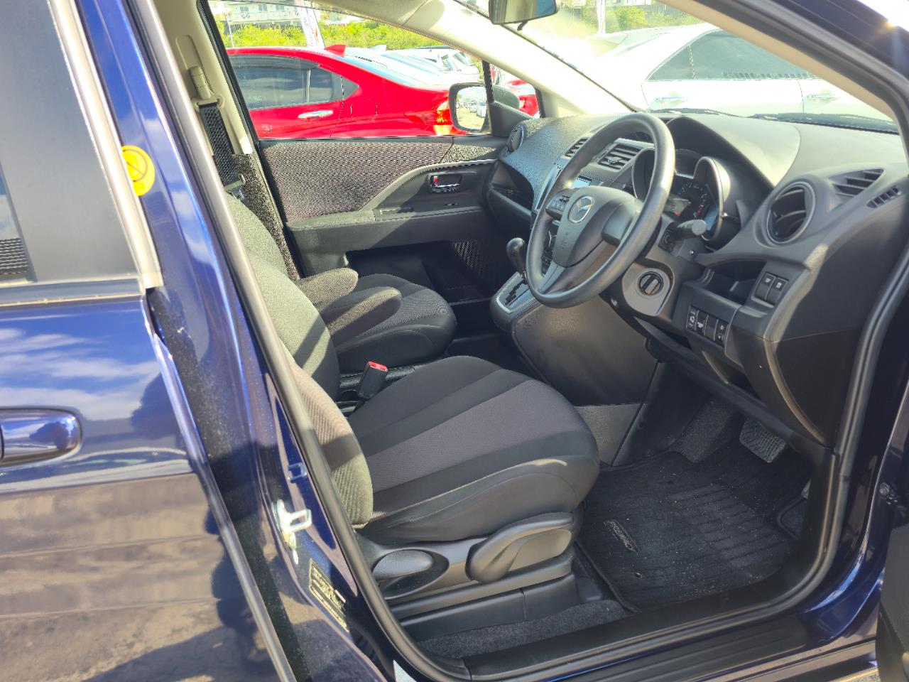 2013 Mazda Premacy thumbnail