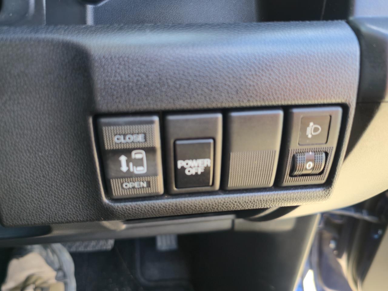 2013 Mazda Premacy thumbnail