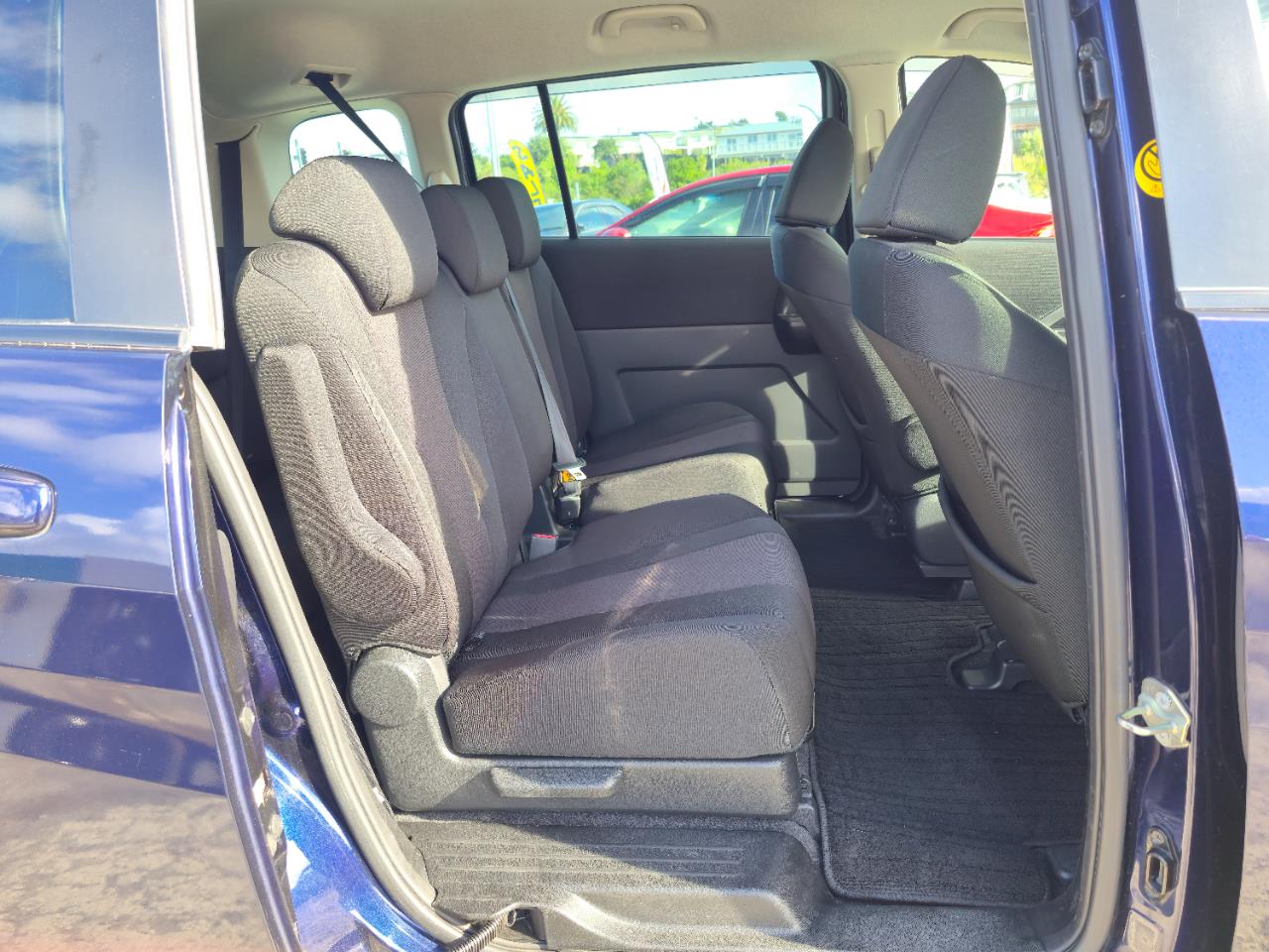 2013 Mazda Premacy thumbnail