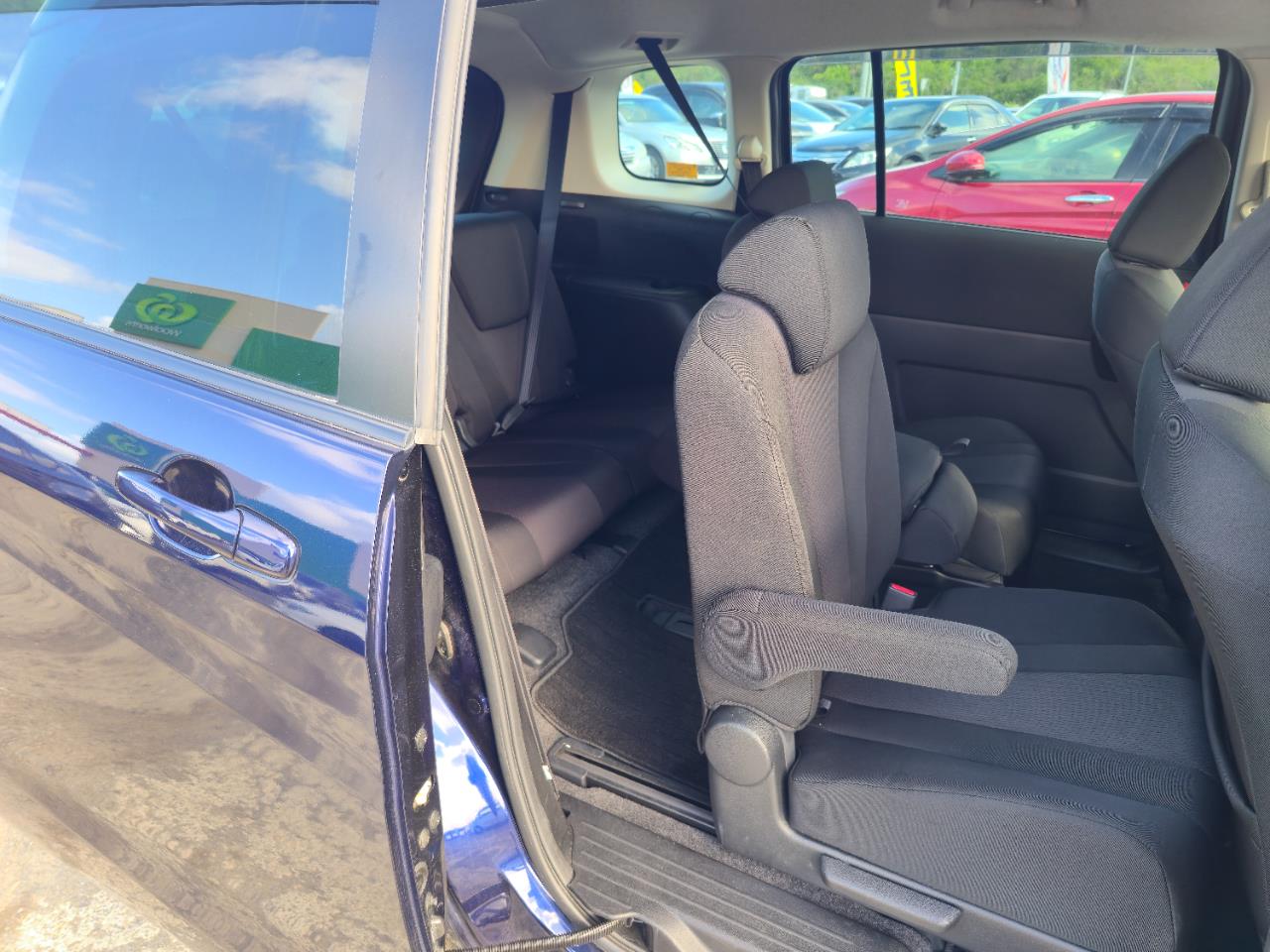 2013 Mazda Premacy thumbnail