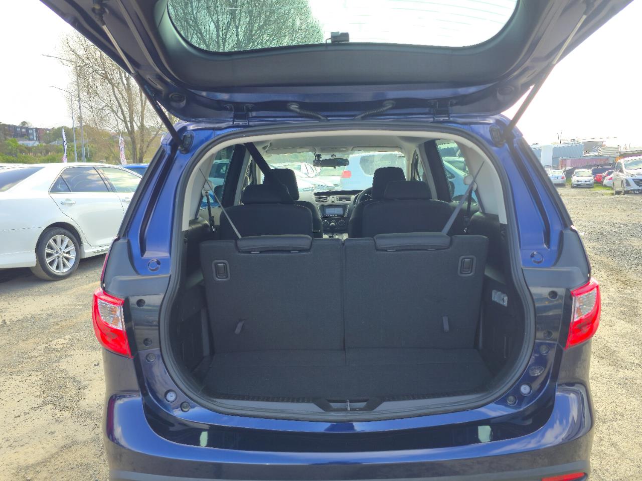 2013 Mazda Premacy thumbnail