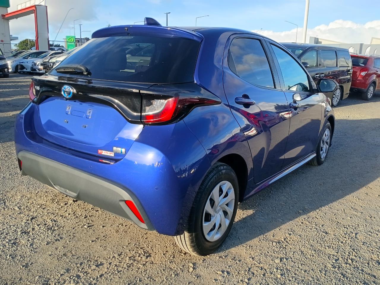 2021 Toyota Yaris thumbnail