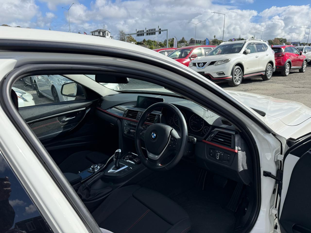 2014 BMW 320i thumbnail