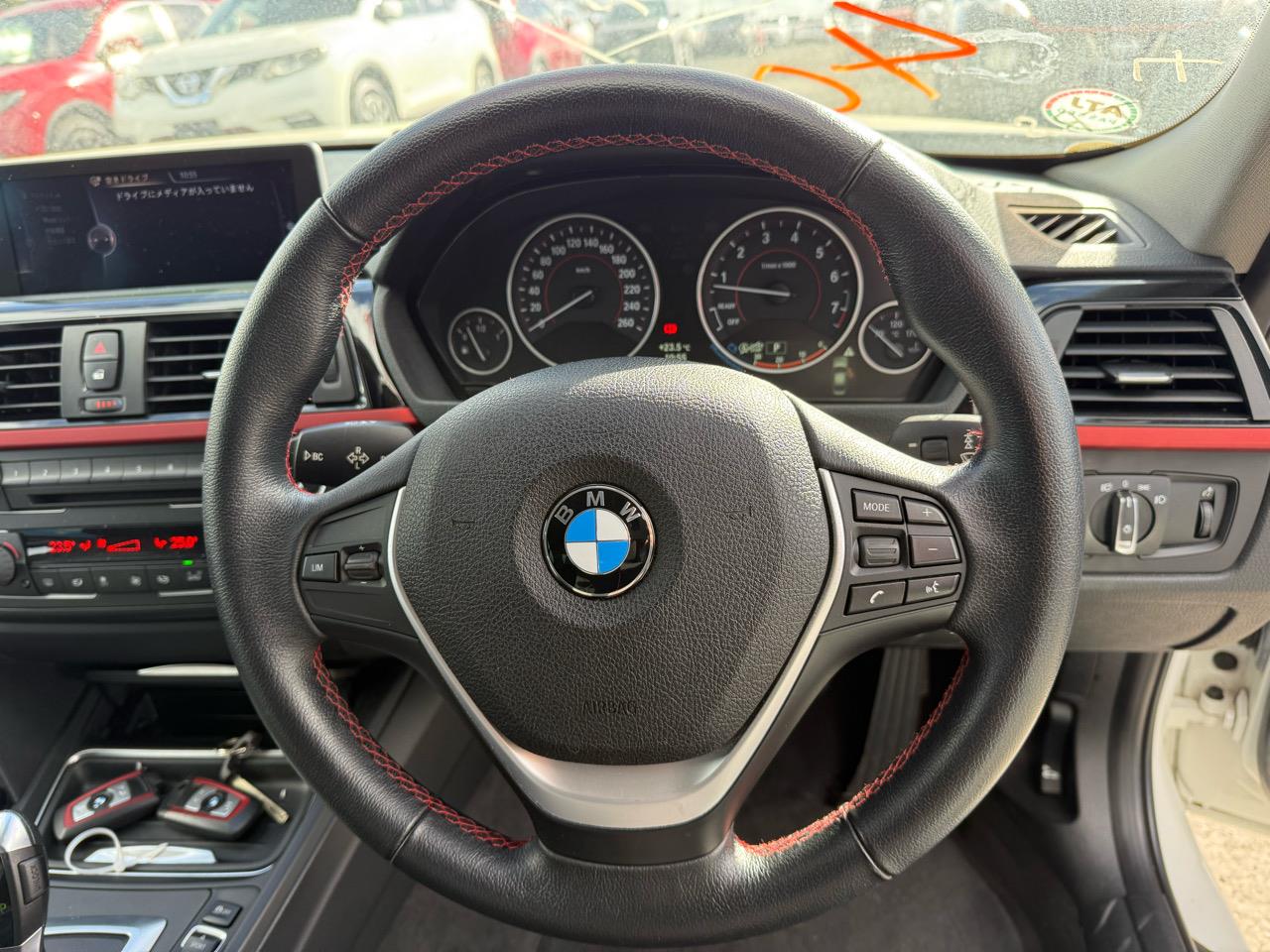 2014 BMW 320i thumbnail