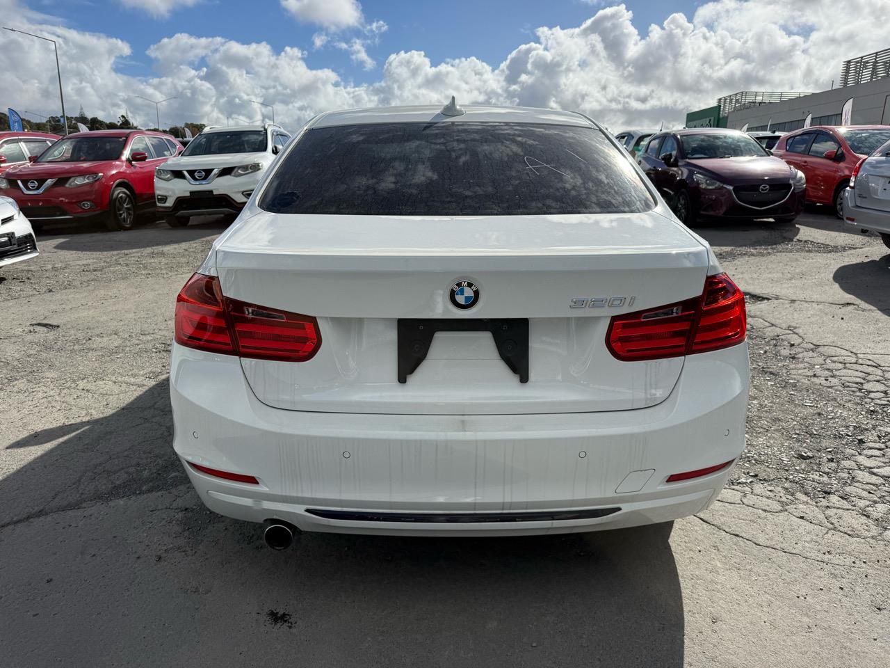 2014 BMW 320i thumbnail