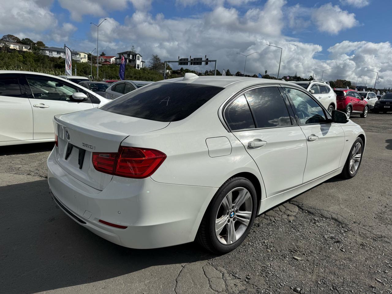 2014 BMW 320i thumbnail