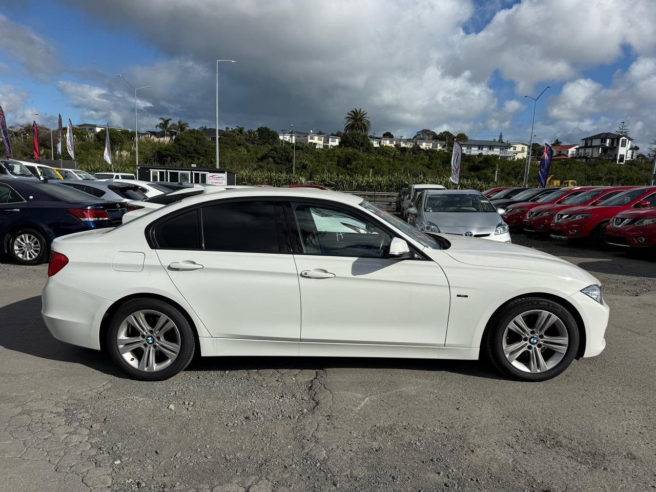 2014 BMW 320i thumbnail