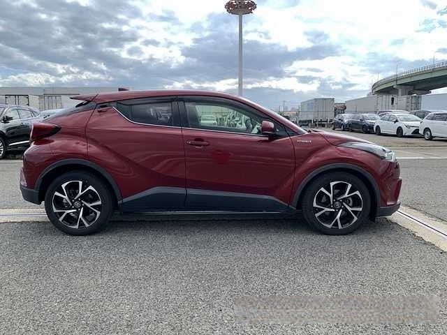 2018 Toyota C-HR thumbnail