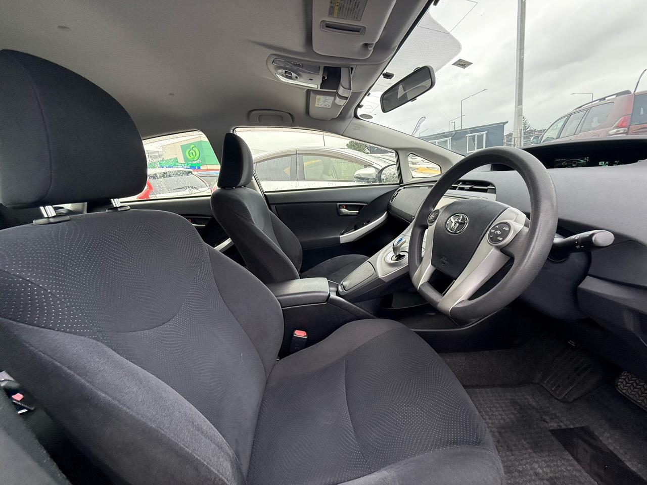 2014 Toyota Prius thumbnail