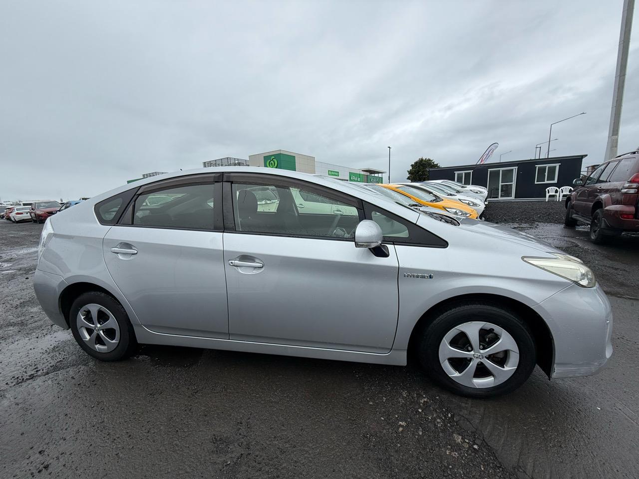 2014 Toyota Prius thumbnail