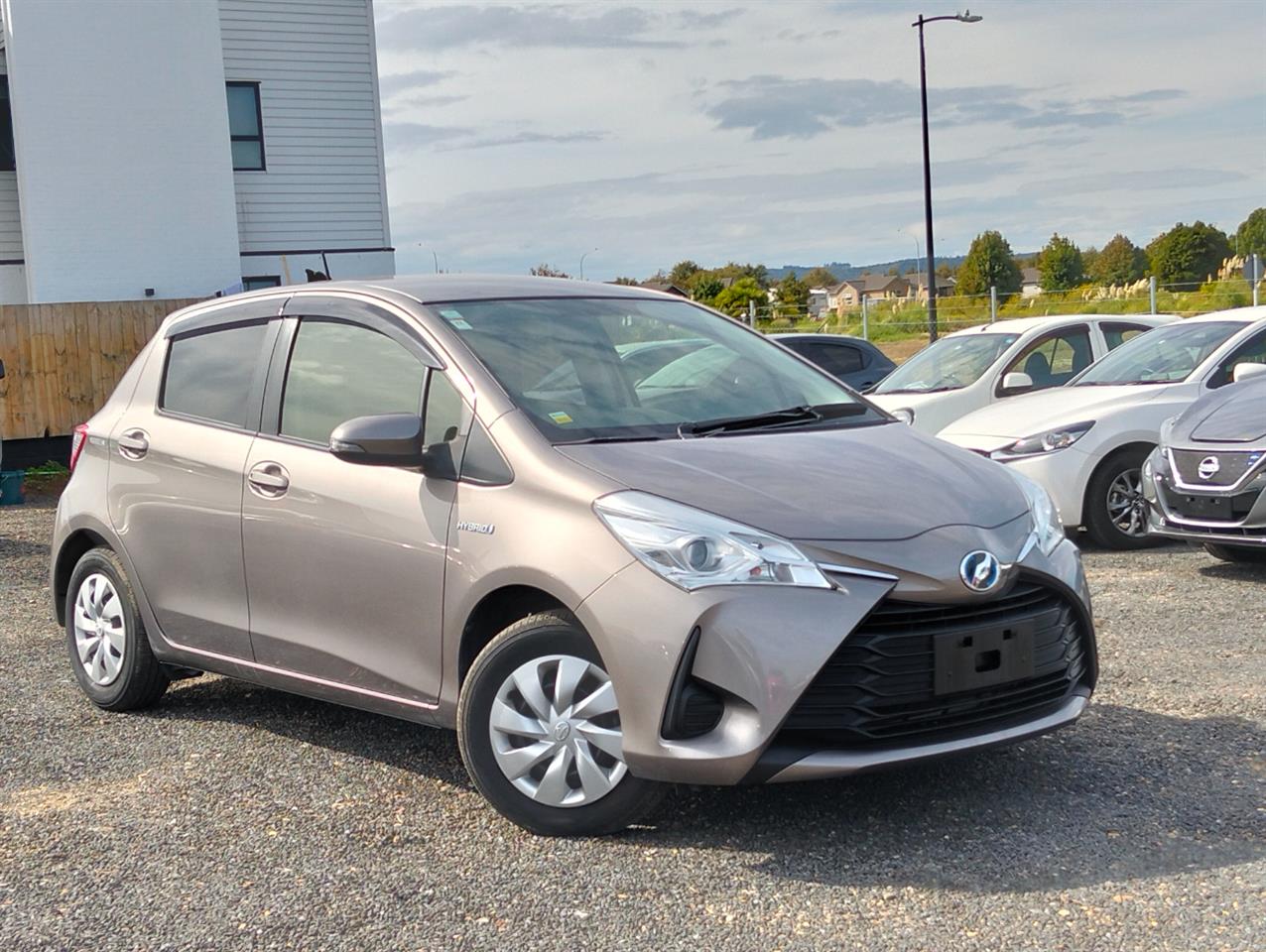 2017 Toyota Vitz thumbnail