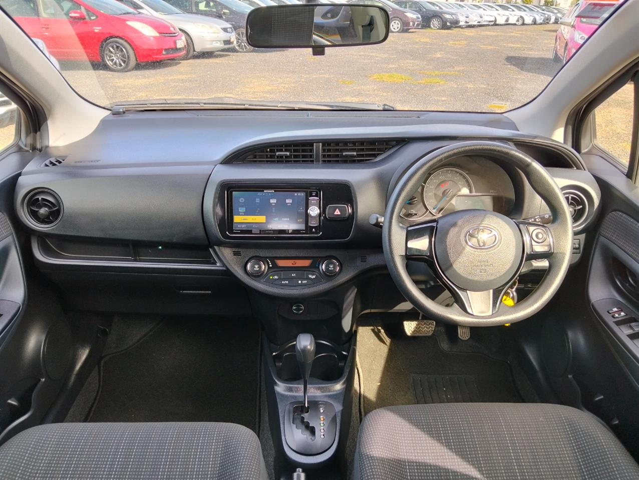 2017 Toyota Vitz thumbnail