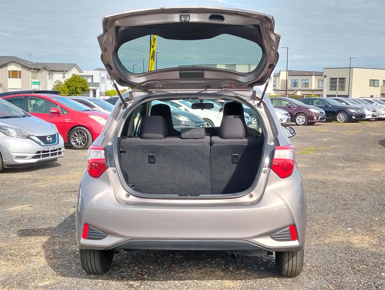 2017 Toyota Vitz thumbnail