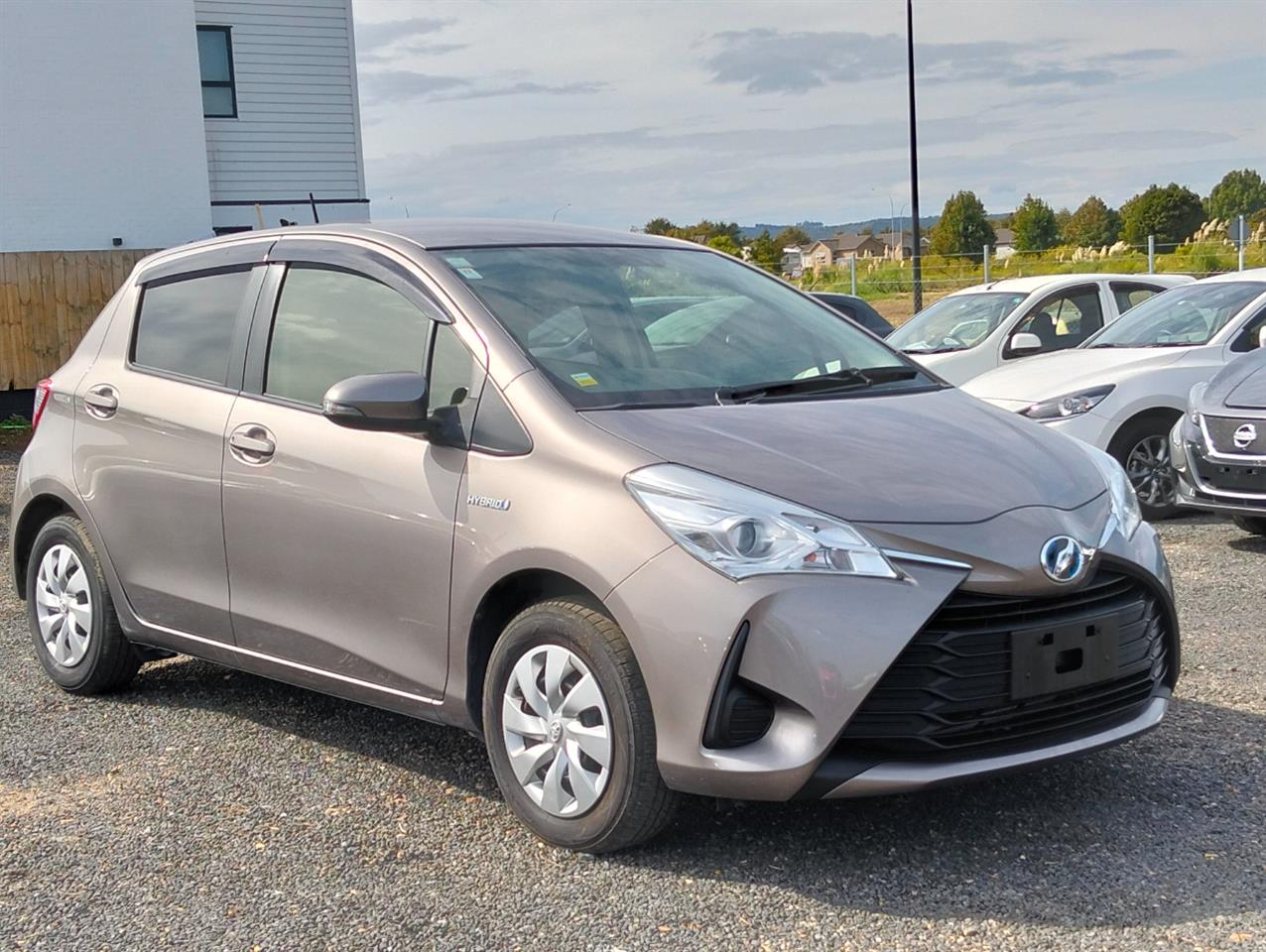 2017 Toyota Vitz thumbnail