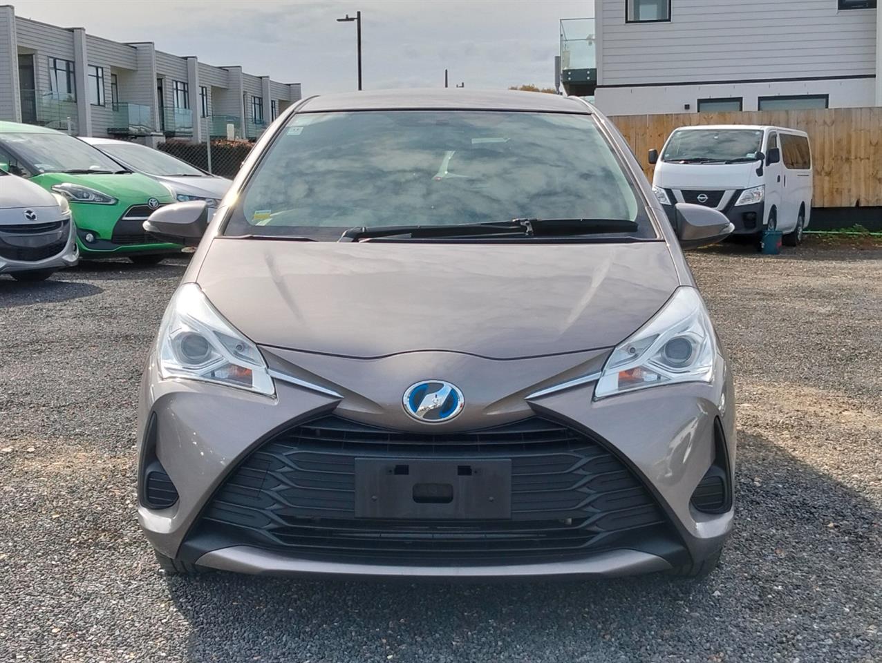 2017 Toyota Vitz thumbnail