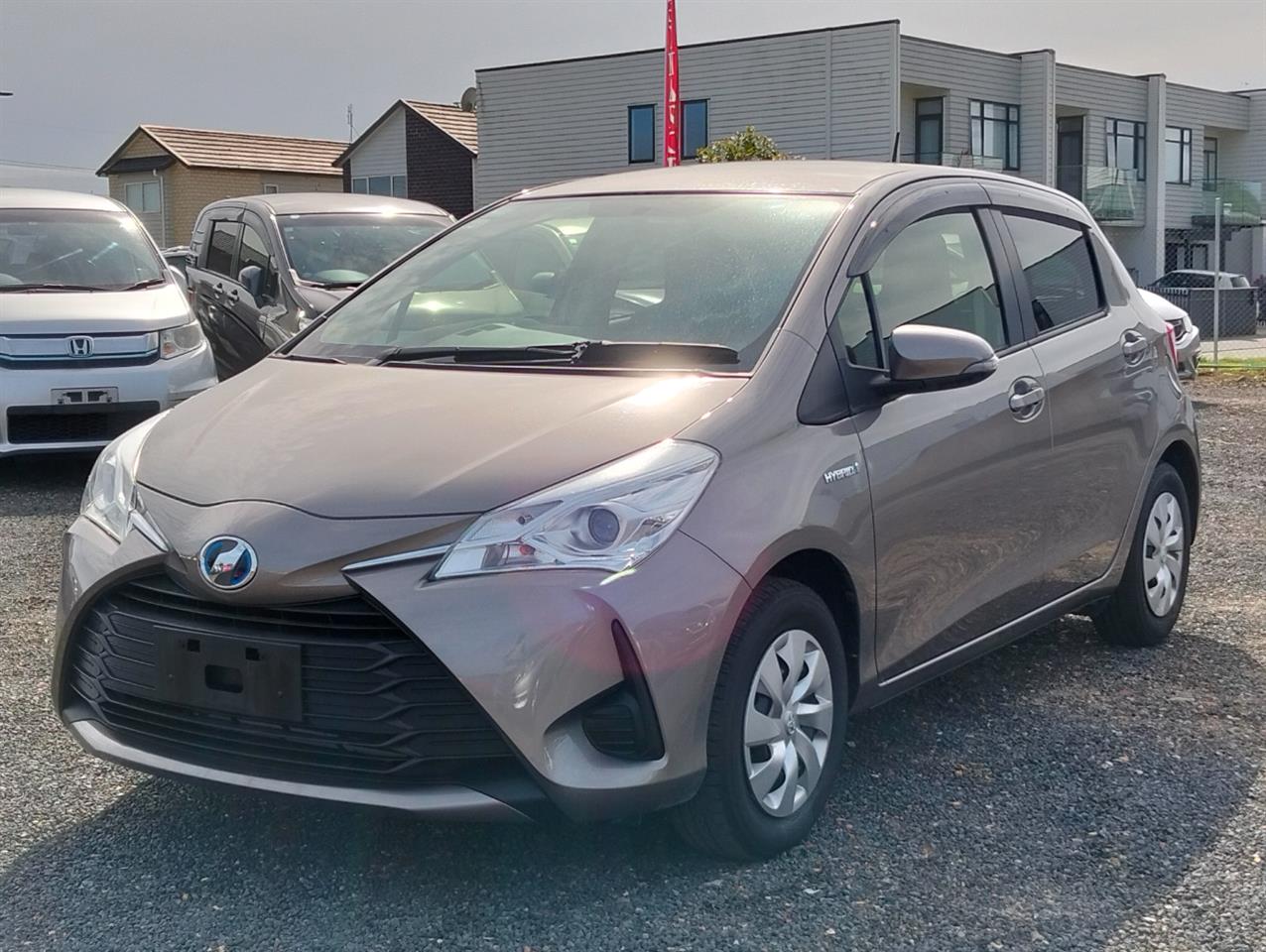 2017 Toyota Vitz thumbnail