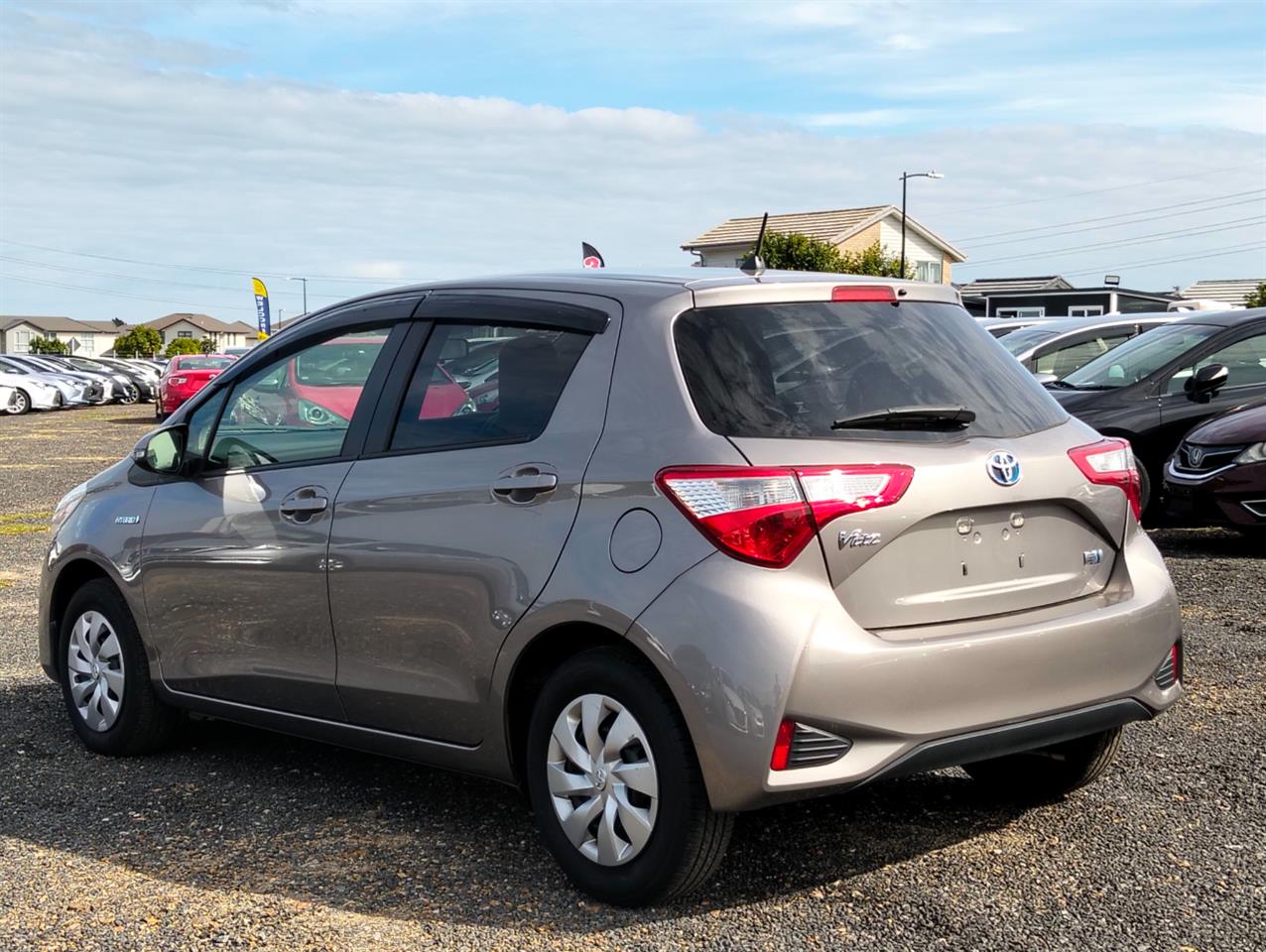 2017 Toyota Vitz thumbnail