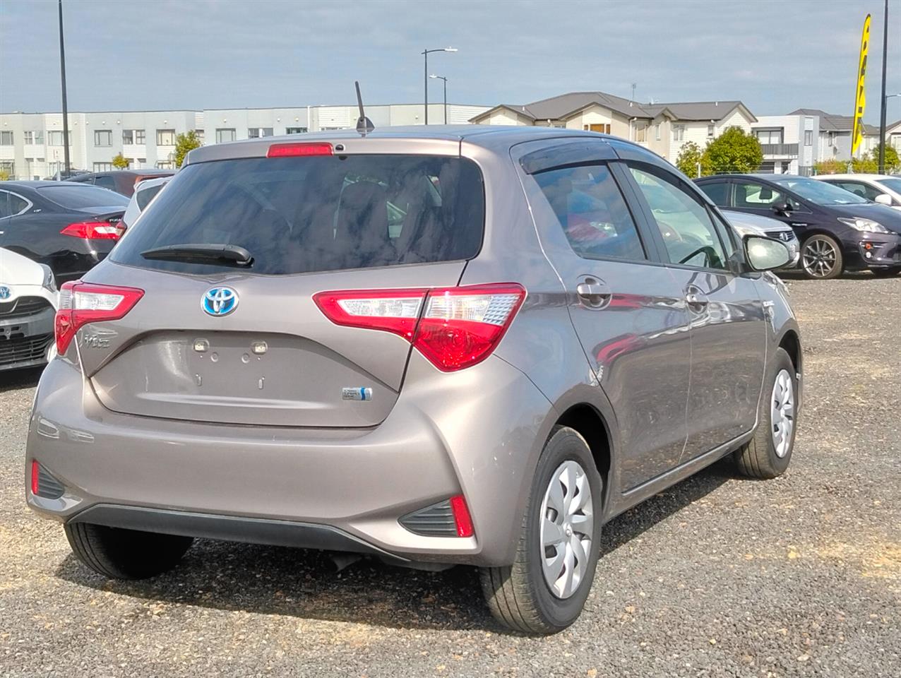 2017 Toyota Vitz thumbnail