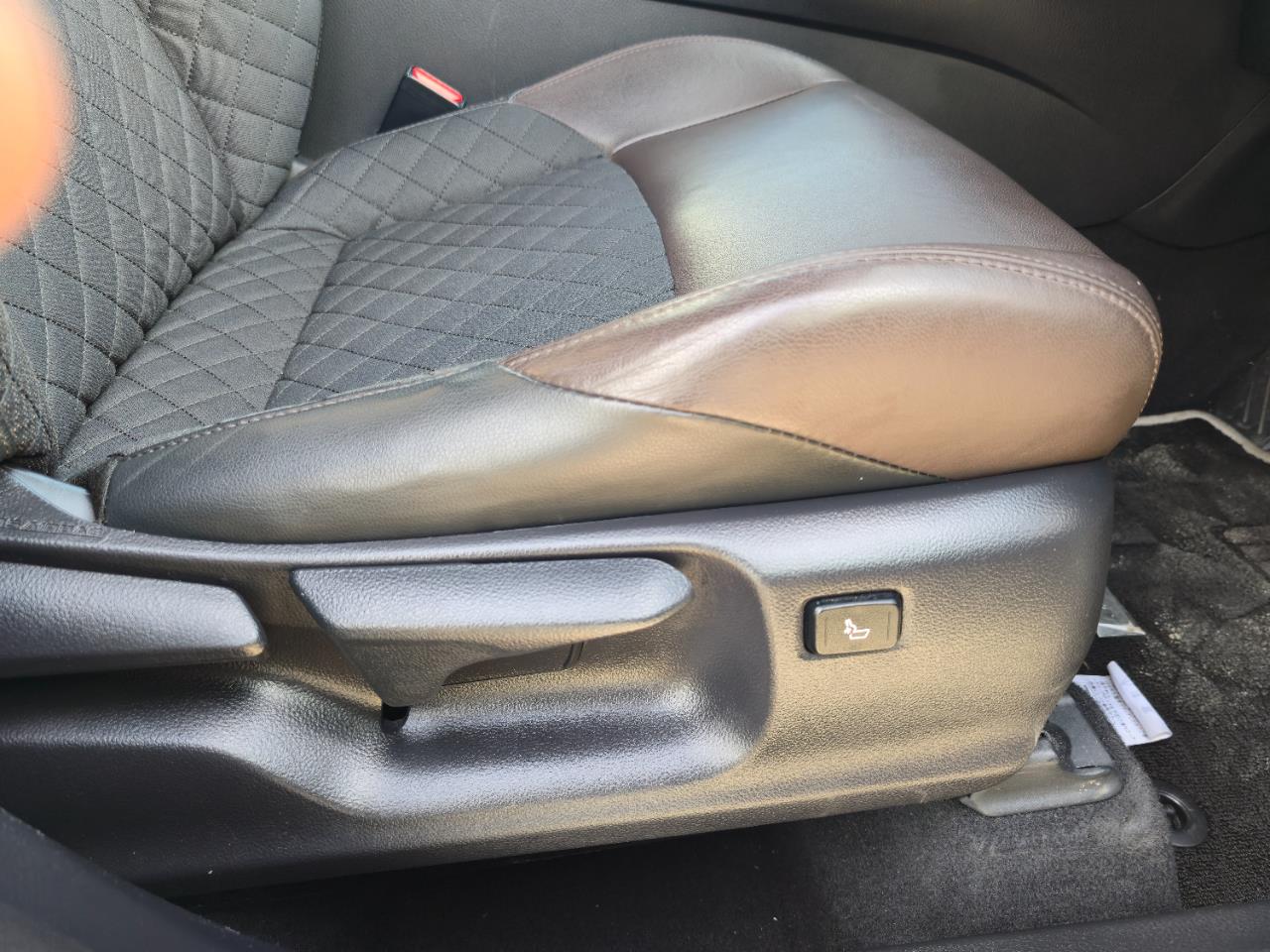 2018 Toyota C-HR thumbnail