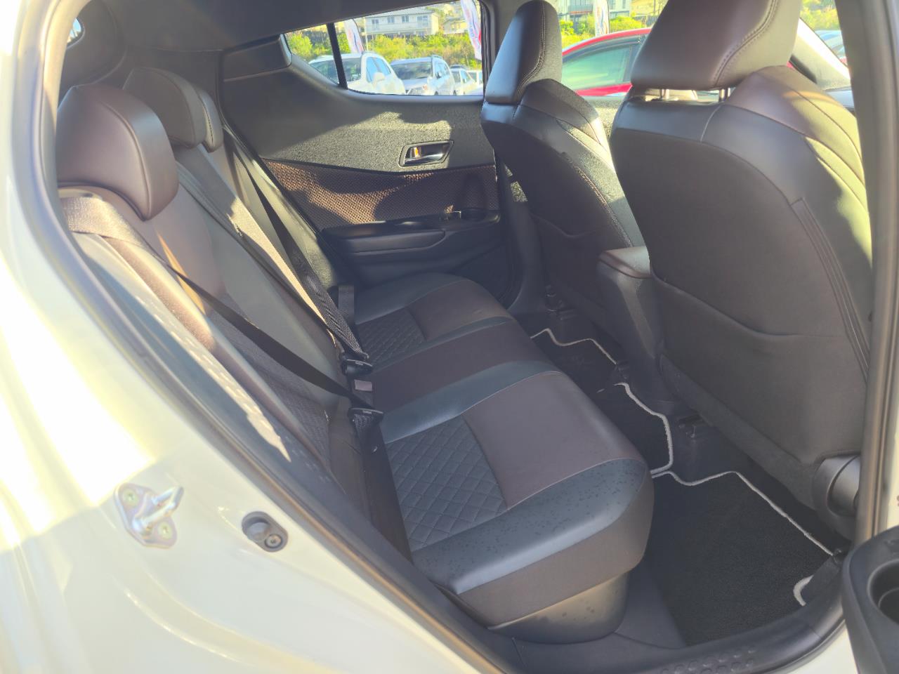 2018 Toyota C-HR thumbnail