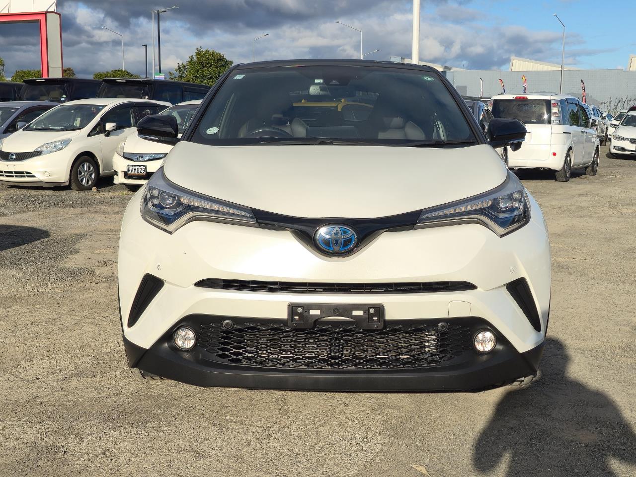 2018 Toyota C-HR thumbnail
