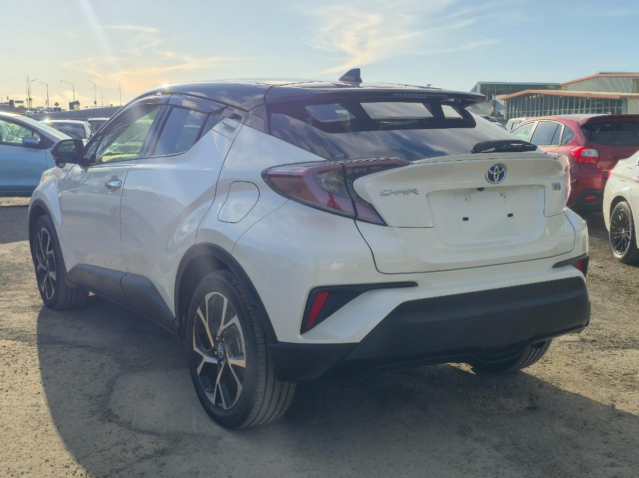 2018 Toyota C-HR thumbnail