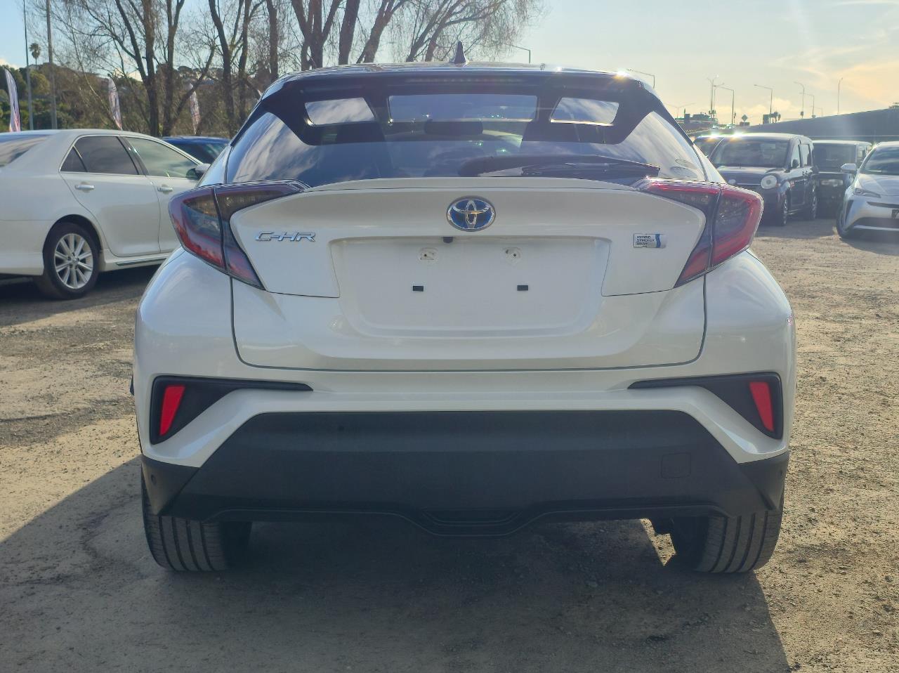 2018 Toyota C-HR thumbnail