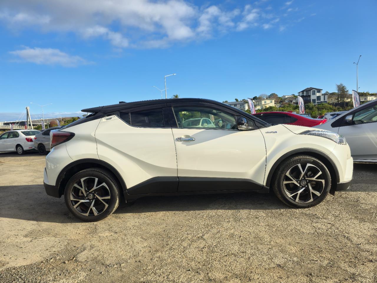 2018 Toyota C-HR thumbnail