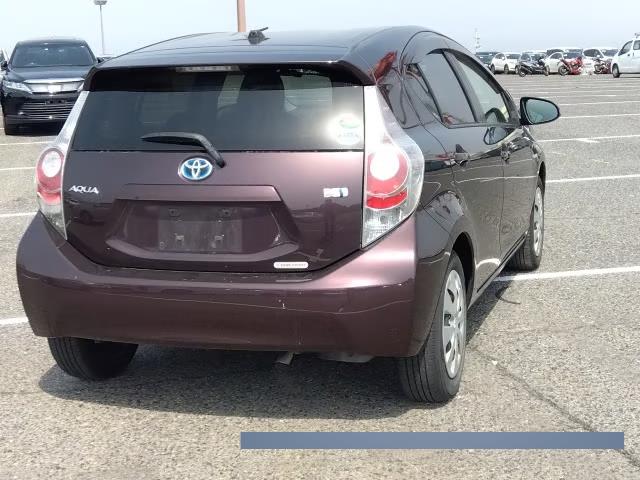 2014 Toyota Aqua thumbnail