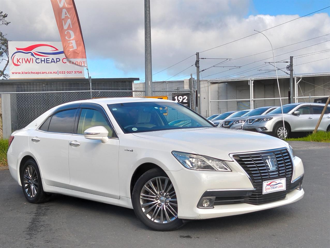 2014 Toyota Crown thumbnail