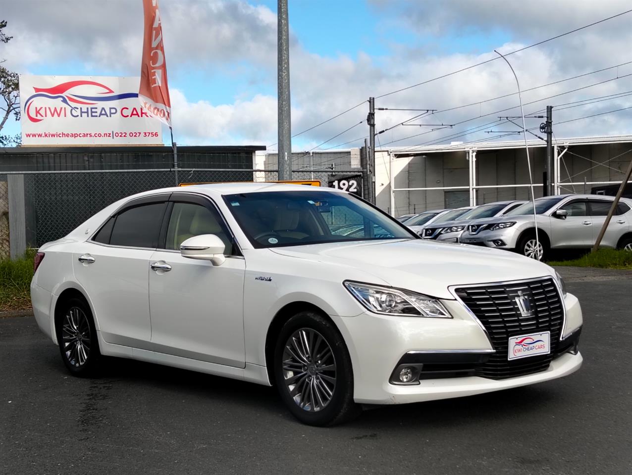 2014 Toyota Crown thumbnail