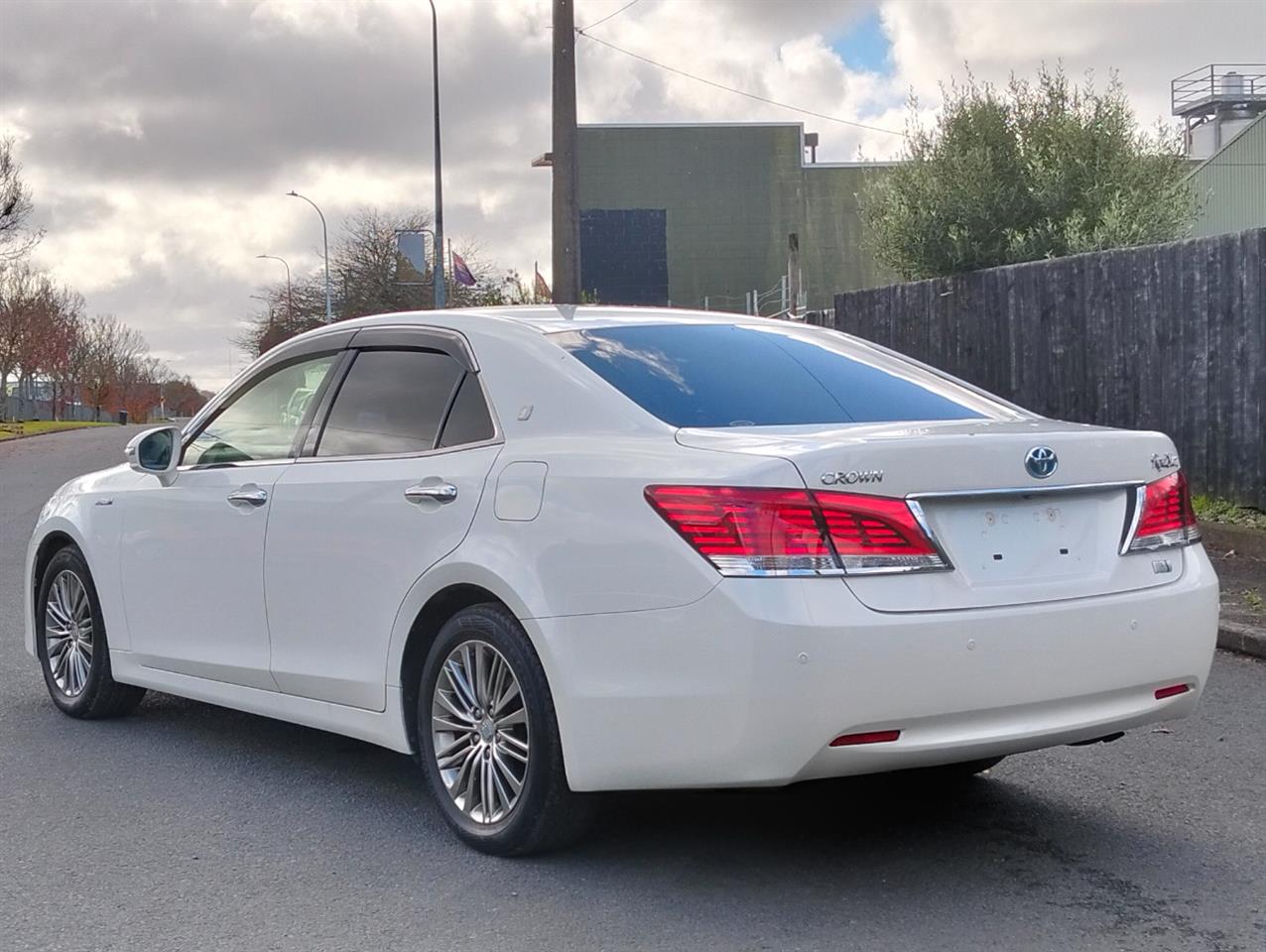2014 Toyota Crown thumbnail