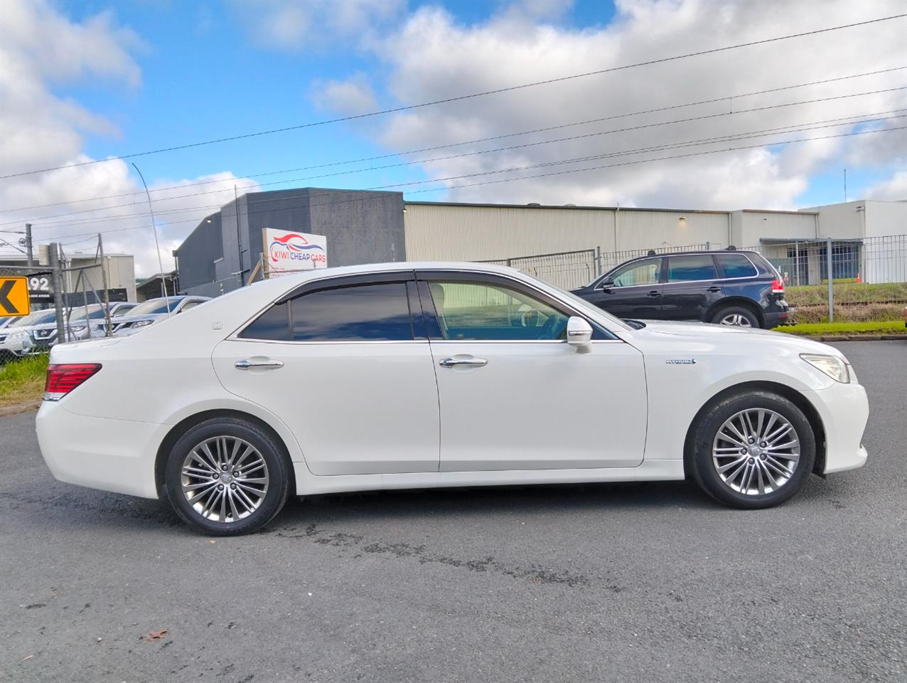 2014 Toyota Crown thumbnail